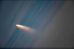 尾を引く彗星