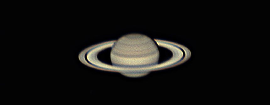 望遠鏡で撮影した土星